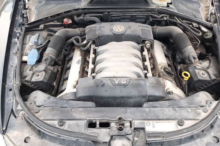 Used Volkswagen Phaeton 2012 4.2L Luxury Custom Edition Engine Bay