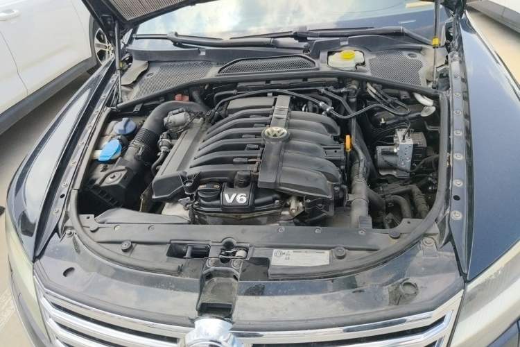 Used Volkswagen Phaeton 2012 3.6L Deluxe Custom Edition Engine Bay