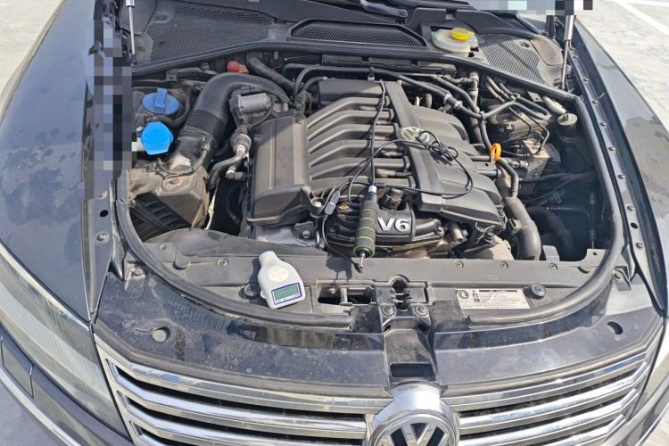 Used Volkswagen Phaeton 2012 3.0L Business Edition Engine Bay