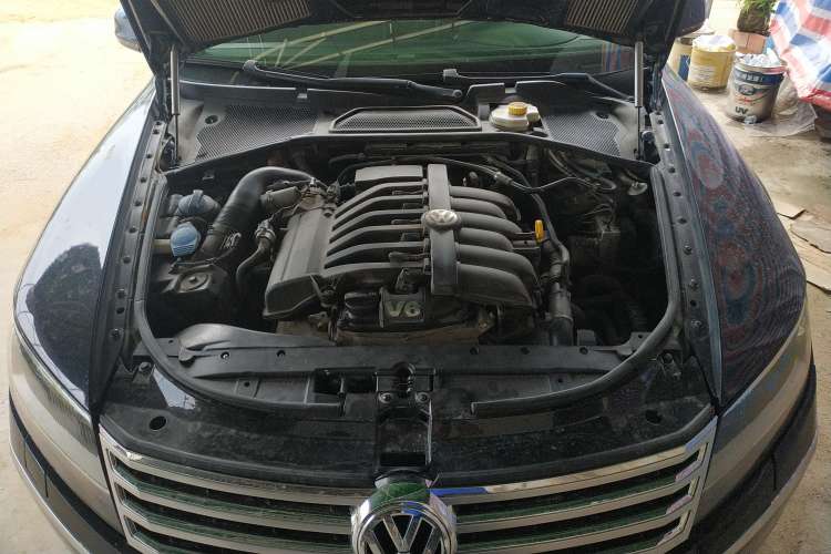 Used Volkswagen Phaeton 2012 3.6L Deluxe Custom Edition Engine Bay