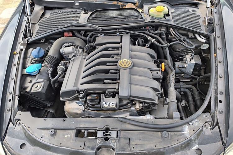 Used Volkswagen Phaeton 2012 3.0L Elite Custom Edition Engine Bay