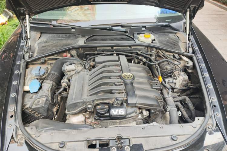 Used Volkswagen Phaeton 2012 3.0L Elite Custom Edition Engine Bay