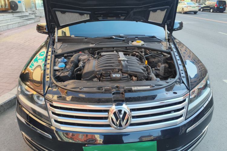 Used Volkswagen Phaeton 2012 3.0L Business Edition Engine Bay