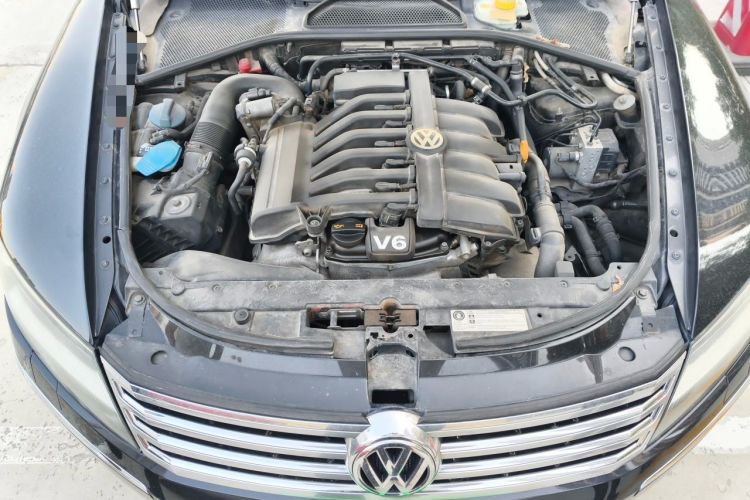 Used Volkswagen Phaeton 2012 3.0L Business Edition Engine Bay