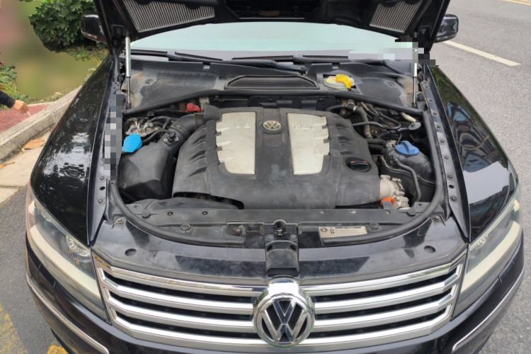 Used Volkswagen Phaeton 2012 3.0TDI Executive Version Engine Bay