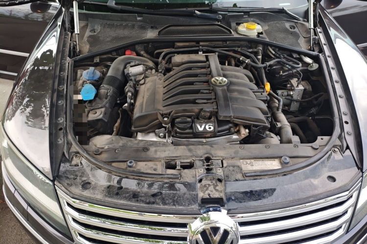 Used Volkswagen Phaeton 2012 3.0L Business Edition Engine Bay