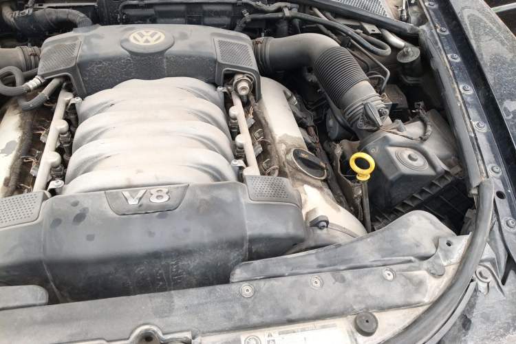 Used Volkswagen Phaeton 2012 4.2L Luxury Custom Edition Engine Bay Left