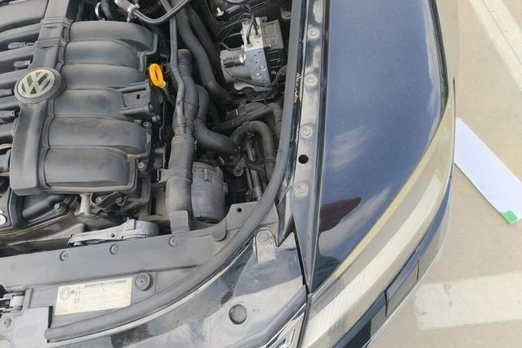 Used Volkswagen Phaeton 2012 3.6L Deluxe Custom Edition Engine Bay Left