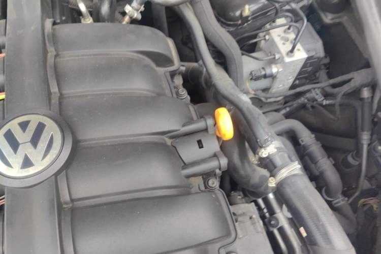 Used Volkswagen Phaeton 2012 3.6L Deluxe Custom Edition Engine Bay Left