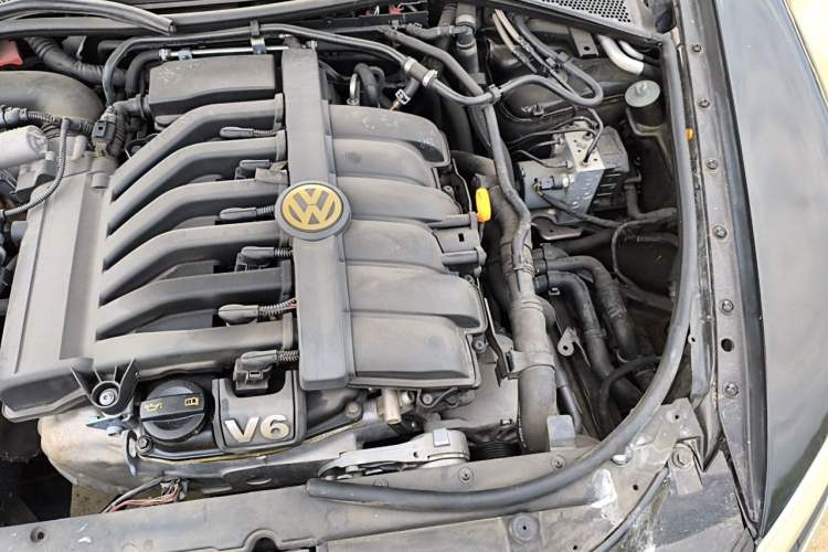 Used Volkswagen Phaeton 2012 3.0L Elite Custom Edition Engine Bay Left