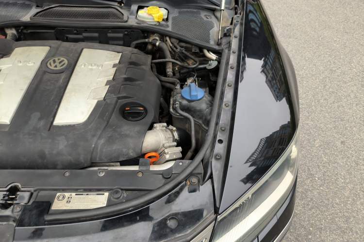 Used Volkswagen Phaeton 2012 3.0TDI Executive Version Engine Bay Left