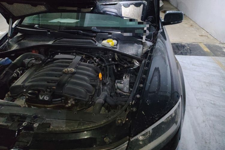 Used Volkswagen Phaeton 2012 3.0L Executive Version Engine Bay Left