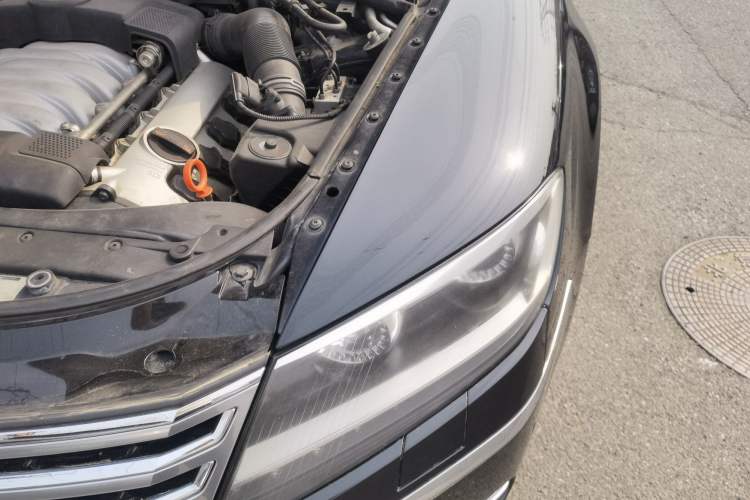 Used Volkswagen Phaeton 2012 4.2L Luxury Custom Edition Engine Bay Left