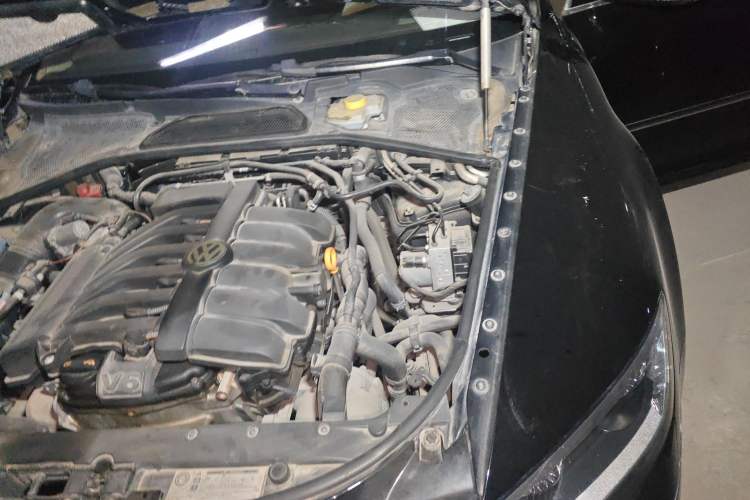 Used Volkswagen Phaeton 2012 3.0L Executive Version Engine Bay Left