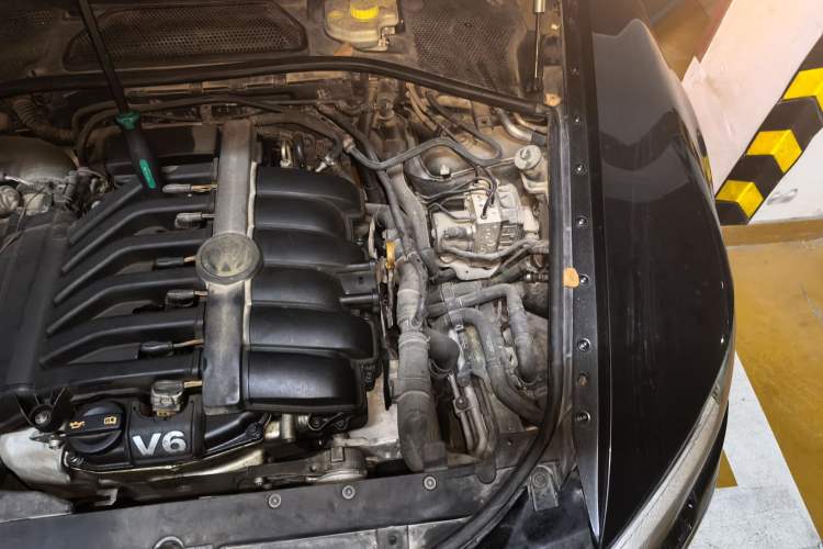 Used Volkswagen Phaeton 2012 3.0L Executive Version Engine Bay Left