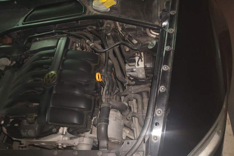 Used Volkswagen Phaeton 2012 3.0L Business Edition Engine Bay Left
