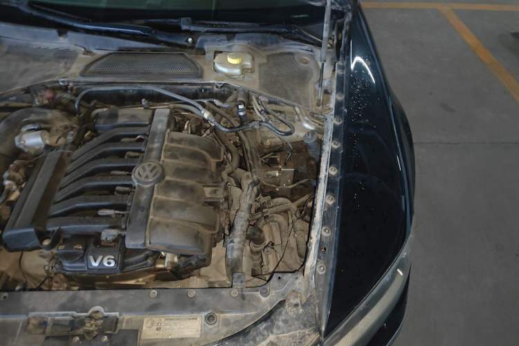 Used Volkswagen Phaeton 2012 3.0L Business Edition Engine Bay Left