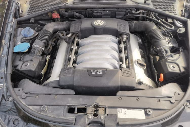 Used Volkswagen Phaeton 2012 4.2L Luxury Custom Edition Engine Bay