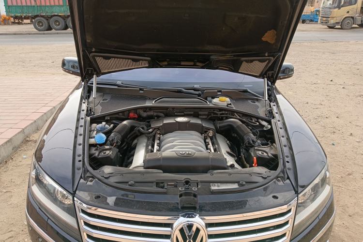 Used Volkswagen Phaeton 2012 4.2L Luxury Custom Edition Engine Bay