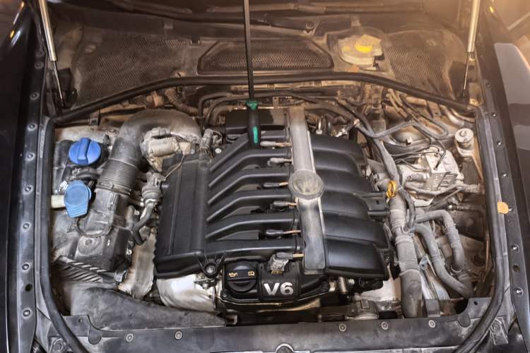 Used Volkswagen Phaeton 2012 3.0L Executive Version Engine Bay
