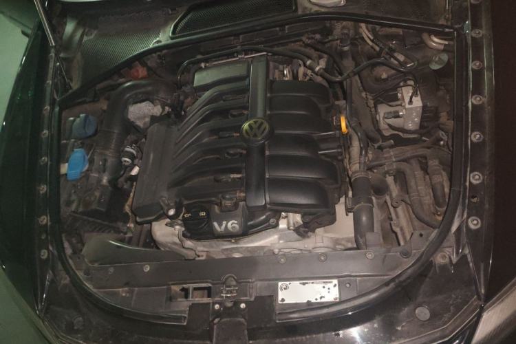 Used Volkswagen Phaeton 2012 3.0L Business Edition Engine Bay