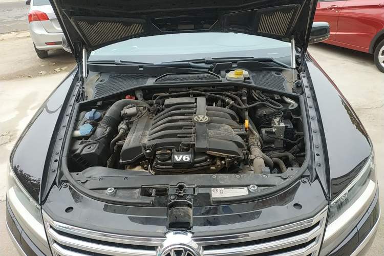 Used Volkswagen Phaeton 2012 3.6L Deluxe Custom Edition Engine Bay