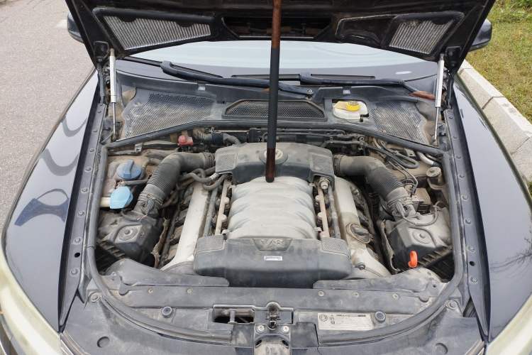 Used Volkswagen Phaeton 2012 4.2L Luxury Custom Edition Engine Bay
