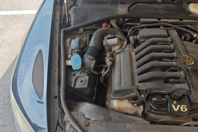 Used Volkswagen Phaeton 2012 3.0L Executive Version Engine Bay Right