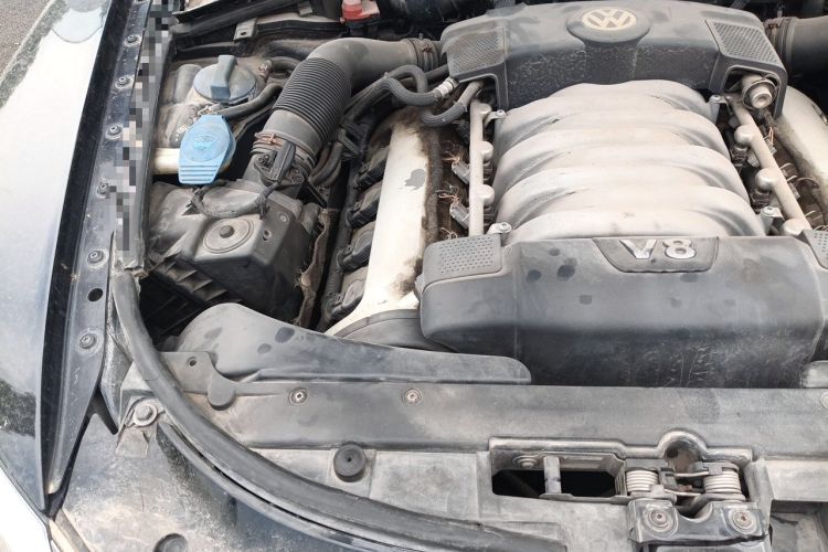 Used Volkswagen Phaeton 2012 4.2L Luxury Custom Edition Engine Bay Right