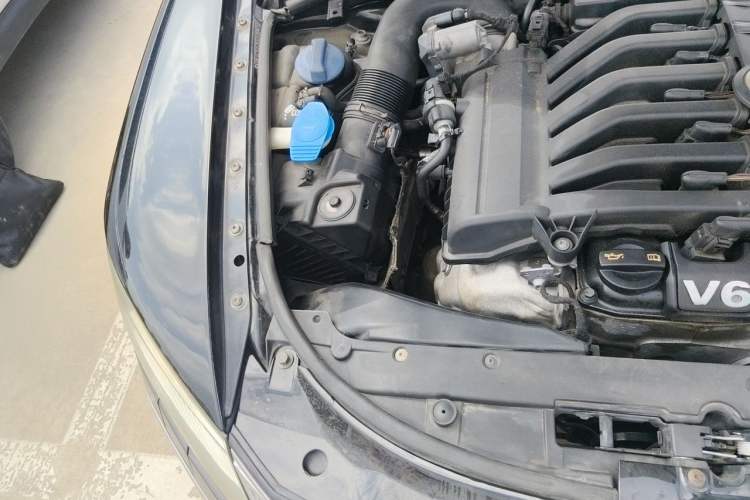 Used Volkswagen Phaeton 2012 3.6L Deluxe Custom Edition Engine Bay Right