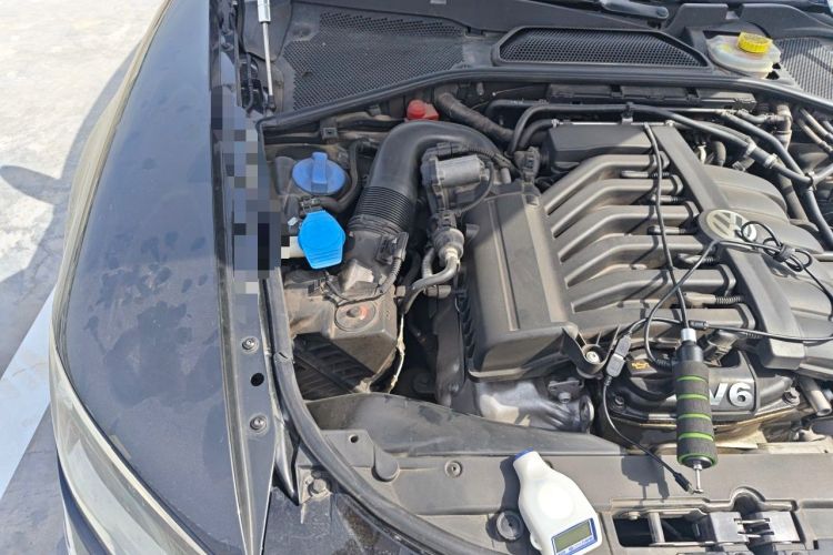 Used Volkswagen Phaeton 2012 3.0L Business Edition Engine Bay Right