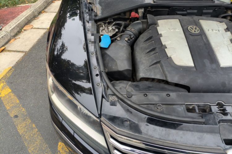 Used Volkswagen Phaeton 2012 3.0TDI Executive Version Engine Bay Right