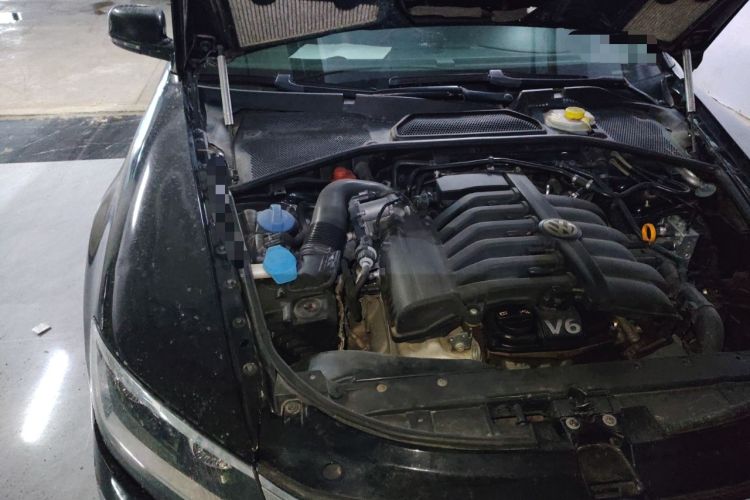 Used Volkswagen Phaeton 2012 3.0L Executive Version Engine Bay Right