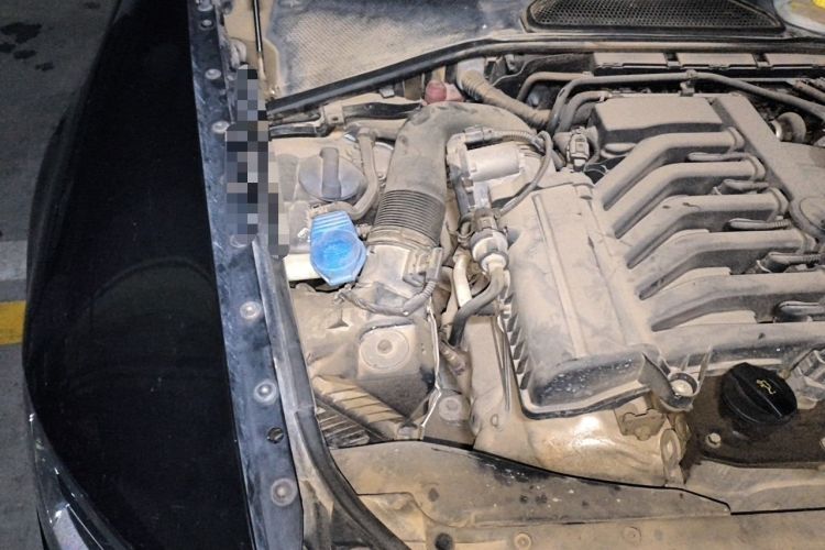 Used Volkswagen Phaeton 2012 3.0L Business Edition Engine Bay Right