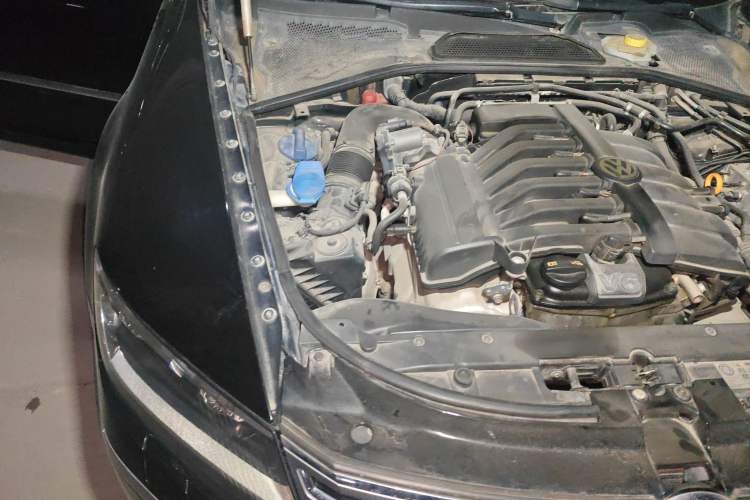Used Volkswagen Phaeton 2012 3.0L Executive Version Engine Bay Right