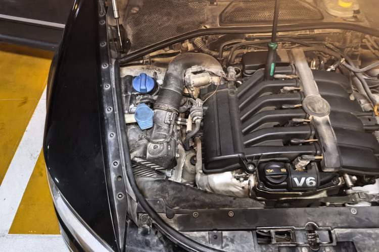 Used Volkswagen Phaeton 2012 3.0L Executive Version Engine Bay Right