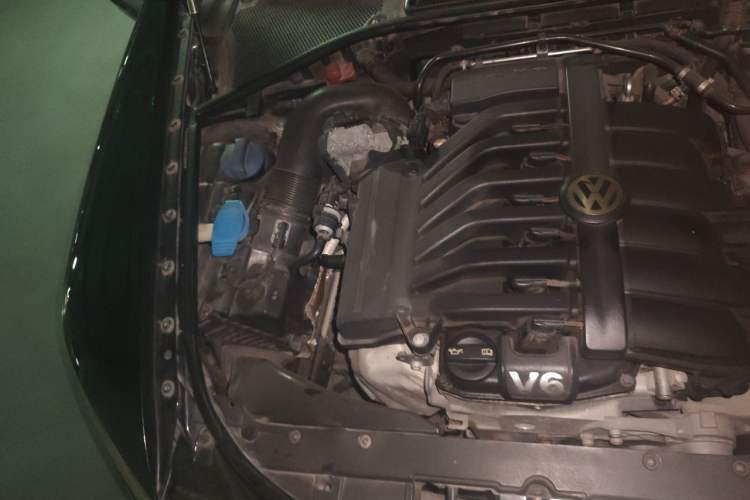 Used Volkswagen Phaeton 2012 3.0L Business Edition Engine Bay Right