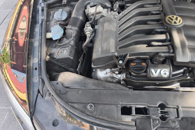 Used Volkswagen Phaeton 2012 3.0L Business Edition Engine Bay Right