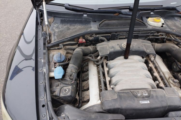 Used Volkswagen Phaeton 2012 4.2L Luxury Custom Edition Engine Bay Right