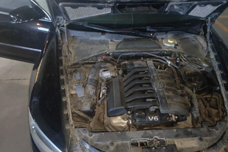 Used Volkswagen Phaeton 2012 3.0L Business Edition Engine Bay Right