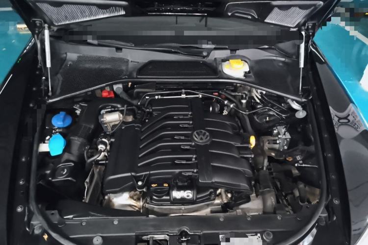 Used Volkswagen Phaeton 2012 3.6L Deluxe Custom Edition Engine Bay