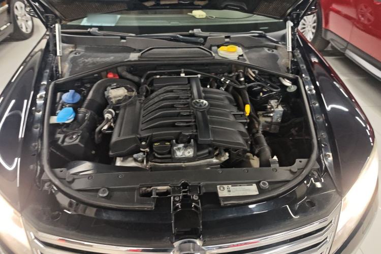 Used Volkswagen Phaeton 2012 3.0L Business Edition Engine Bay