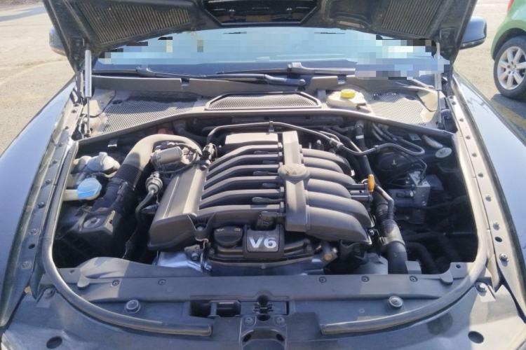 Used Volkswagen Phaeton 2012 3.0L Business Edition Engine Bay