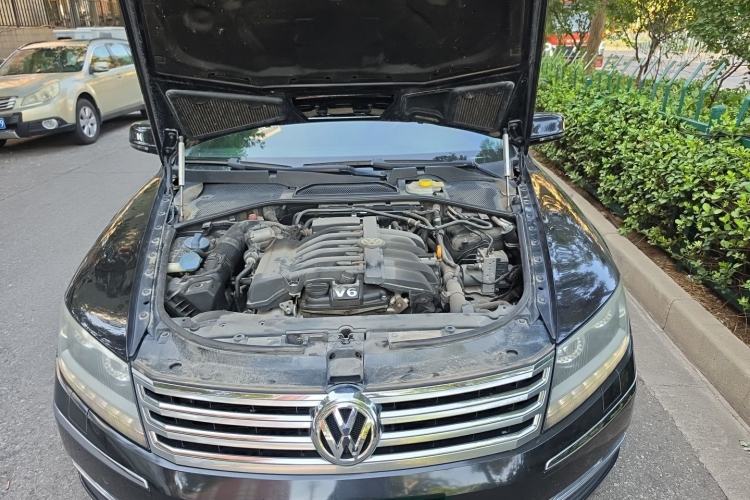 Used Volkswagen Phaeton 2012 3.0L Elite Custom Edition Engine Bay