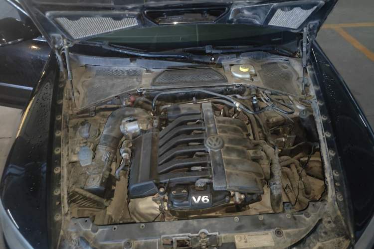 Used Volkswagen Phaeton 2012 3.0L Business Edition Engine Bay