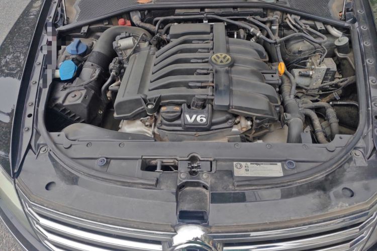 Used Volkswagen Phaeton 2012 3.6L Deluxe Custom Edition Engine Bay