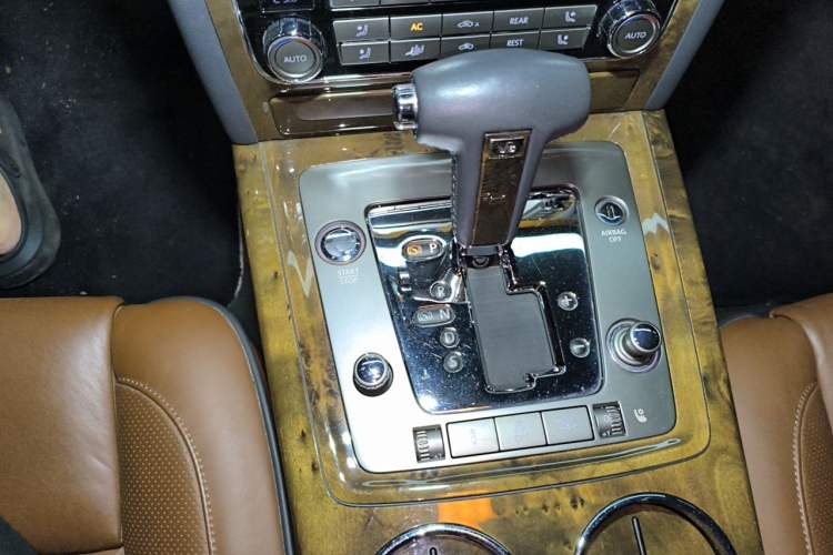 Used Volkswagen Phaeton 2012 3.6L Deluxe Custom Edition Gear Lever