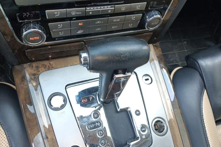 Used Volkswagen Phaeton 2012 4.2L Luxury Custom Edition Gear Lever
