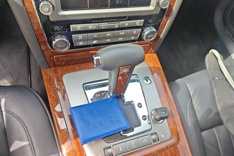 Used Volkswagen Phaeton 2012 3.0L Business Edition Gear Lever