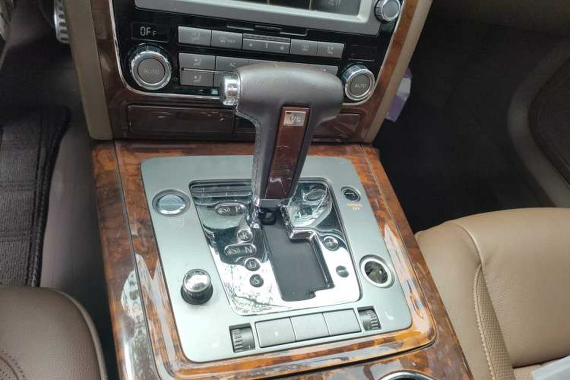 Used Volkswagen Phaeton 2012 3.0L Executive Version Gear Lever